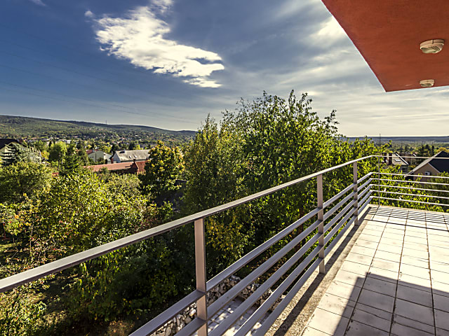 Budakeszin panorámás családi ház